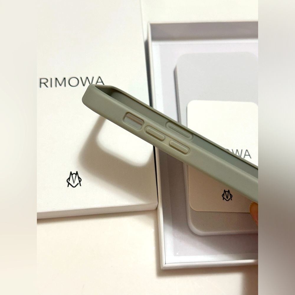 Rimowa iphone case compatible for iPhone 14 Pro - Picture 4 of 9